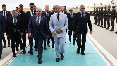 Bakan Güler, Pakistan Başbakanını havalimanında törenle karşıladı