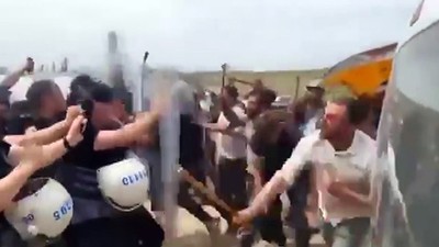 Kurban pazarında polise saldırı: Gözaltın alındılar