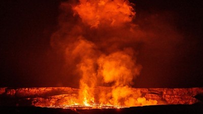 Kilauea yeniden lav kustu: 300 metrelik patlama!