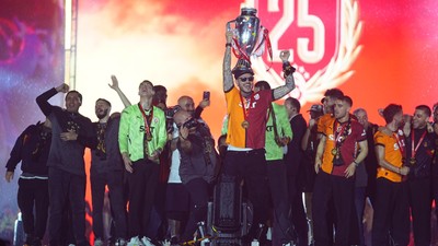 Galatasaray şampiyonluk kupasını Yenikapı'da kaldırdı