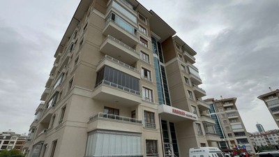 Konya'da eşini bıçakla öldüren adam, başında bekledi