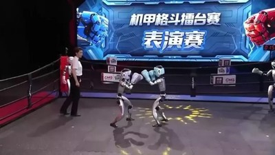 Boks eldivenlerinde çelik yumruklar: Gelişmiş robotlar ringte kapıştı