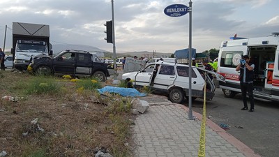 Konya'da otomobil ile kamyonet çarpıştı, yaşlı çift hayatını kaybetti