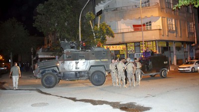 'Dur' ihtarına uymayıp polisle çatışan şahıs vurularak yakalandı