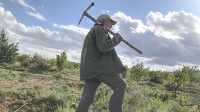 'Orman Dede' olarak bilinen Rahim öğretmen, elleriyle kurduğu ormana defnedildi