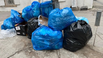İzmir’de grev üçüncü gününde: Çöp dağları kentin sardı