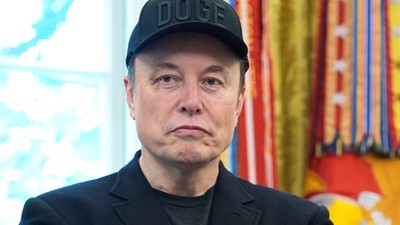 Musk’ın gözündeki morluğun sırrı: Küçük X yumruk attı