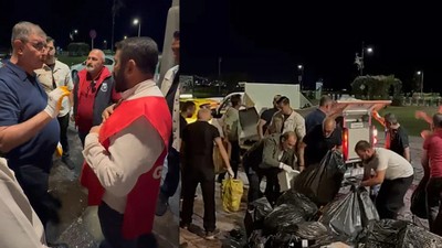 İzmir Büyükşehir Belediye Başkanı Cemil Tugay çöp topladı: Greve giden işçiler eylemlerine son verdi