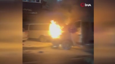 Eyüpsultan'da minibüs alev alev yandı