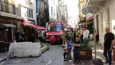 Beyoğlu’nda 7 katlı iş yerinde korkutan yangın