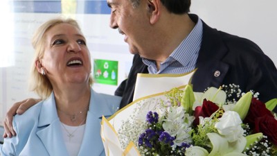 Bakan Tekin'den sınıf öğretmenine sürpriz doğum günü kutlaması