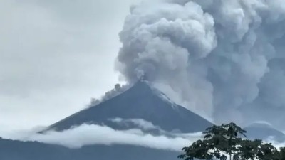 Guatemala'da yanardağ patladı