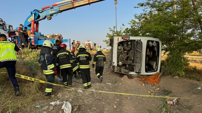 Konya'da bayram sabahı korkun kaza! Yolcu otobüsü devrildi: 1 ölü, 10'u ağır 26 yaralı