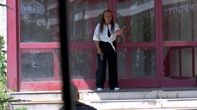 Pendik'te bir kadın parasını alamadığı iş yerinin önünde kendisini yakmak istedi