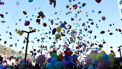 İzmir’de balonlar kanser tedavisi gören çocuklar için uçuruldu