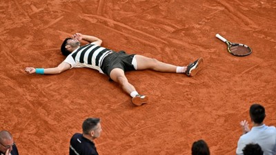 5,5 saat süren Roland Garros finalinde kazanan Carlos Alcaraz