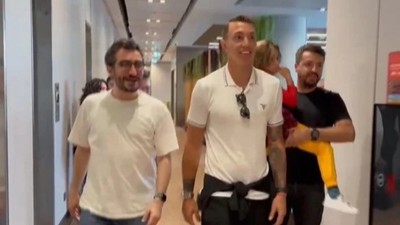 Galatasaray kariyerini sonlandıran Muslera, İstanbul'dan ayrıldı