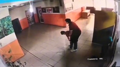 Saniyelerle yarıştı... Öğretmenin heimlich manevrası öğrencinin hayatını kurtardı