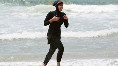 Suriye'de kadınlar için halka açık plajlarda haşema giymek zorunlu oldu