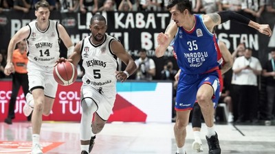 Beşiktaş Fibabanka Anadolu Efes'i devirdi finalde Fenerbahçe Beko'nun rakibi oldu