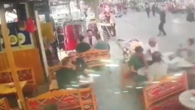 Gaziosmanpaşa'da motosiklet kafeteryaya daldı