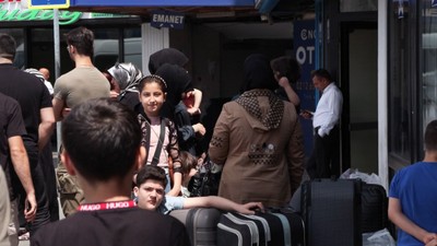 Hava sahası kapandı! İranlılar otobüslerle memleketlerine dönüyor