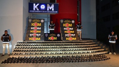 Traktörde cephane gizlenmiş: 420 tabanca ele geçirildi!