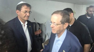 İsrail Cumhurbaşkanı Isaac Herzog'un sığınaktaki görüntüsü yayınlandı