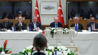 Cumhurbaşkanı Erdoğan, Süper Lig'e yükselen 3 kulübün heyetlerini kabul etti