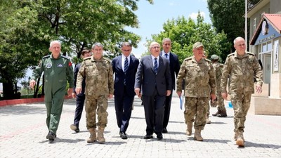 Milli Savunma Bakanı Yaşar Güler İran sınırında! Türk bayraklı gemiler için yüksek alarm verildi!