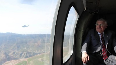 Milli Savunma Bakanı Yaşar Güler İran sınırında