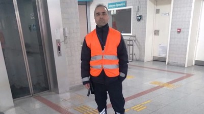Trende sigara içtiği için kendisini uyaran güvenlik görevlisini darp edip, öldürdü
