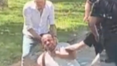 Uşak’ta sokak ortasında kemerle boğma girişimi: 2 kişi tutuklandı