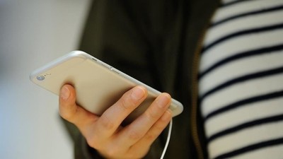İtalya'da liselerde öğrencilerin cep telefonu kullanması yasaklandı