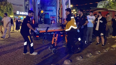 Şehrin ortasında 17 yaşındaki genç bıçaklandı