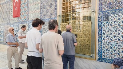 Üniversite sınavı öncesi bir klasik: Adaylar Eyüpsultan'da dua etti