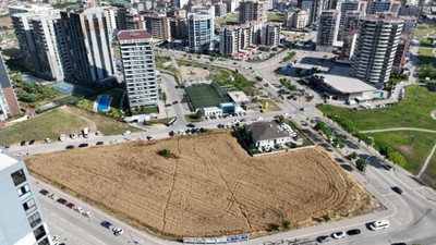 Bursa'da 150 milyon lira değerindeki arsasını satmayan çiftçi 3 ton buğday yetiştirip 39 bin lira kazanıyor