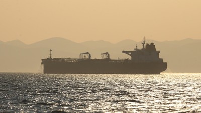 Çanakkale Boğazı'nda ham petrol tankerinde makine arızası meydana geldi