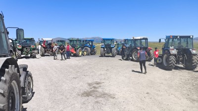 Kars’ta su sorunu yaşayan köylüler, yol kapatıp eylem yaptılar