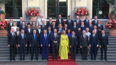 NATO aile fotoğrafında Erdoğan ile Trump'ın samimi görüntüleri
