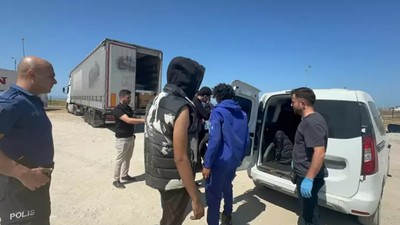 İtalya’ya geldiklerini zanneden 3 kaçak, TIR’dan atlayıp kaçmaya çalıştı