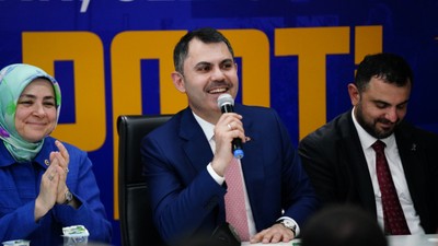 Bakan Kurum, gençlerin çay davetine katıldı: “Sen bize Reis’in emanetisin”