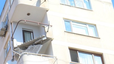 Deprem olmadan faciadan dönüldü: Maltepe’de 9 katlı binada balkon çöktü