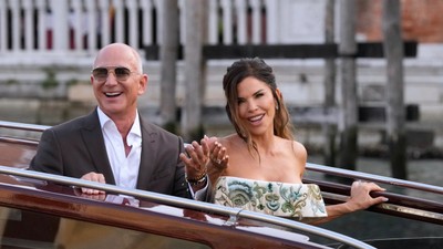 Bezos’un Venedik düğünü protestolar eşliğinde gerçekleşti
