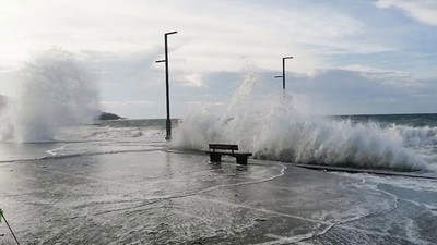 İstanbul Valiliğinden kuvvetli rüzgar ile rip akıntısı uyarısı