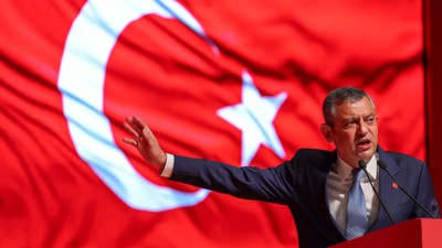 Özgür Özel'den Leman'ın karikatürü hakkında açıklama: Bakınca Gazze’de hayatını kaybetmiş bir melek görüyorum