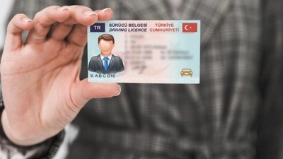 Ehliyetini yenilemeyene ağır fatura! Bedeli 15 TL'den 7 bin 438 TL'ye çıkacak