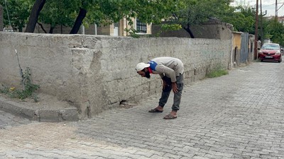 Polise yakalanınca namaza durdu! Polis bitirmesini bekledi