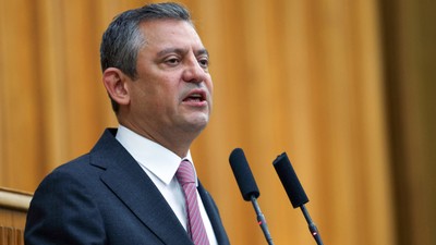 CHP’de kriz masası kuruluyor: Özgür Özel MYK’yı acil topluyor