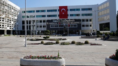 CHP'li belediyelere operasyon: Çok sayıda başkan gözaltına alındı